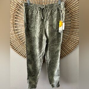 C&C California Tropical lightweight  Green Jogger Pants
